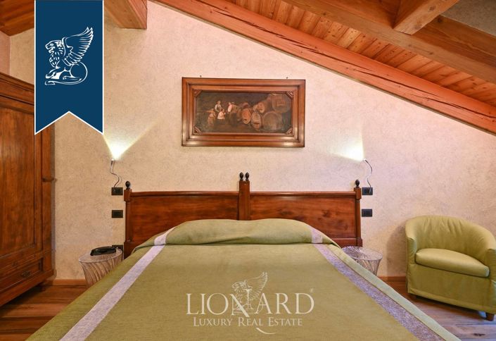 Image No.46-16 Bed Farmhouse for sale