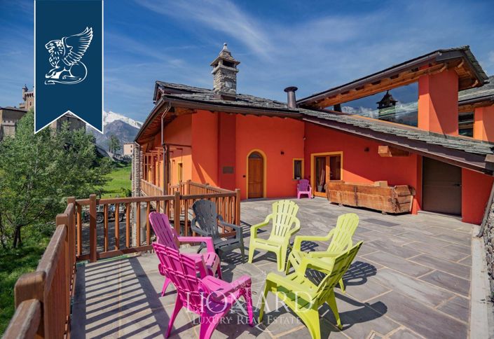 Image No.7-16 Bed Farmhouse for sale