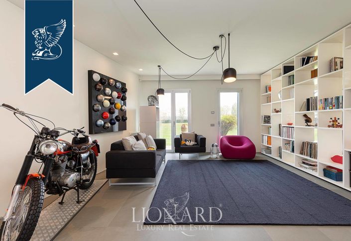 Image No.24-8 Bed Villa for sale