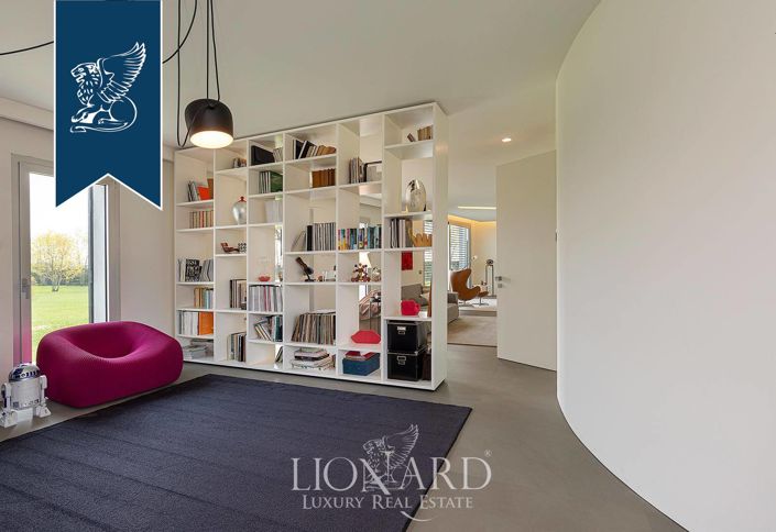 Image No.25-8 Bed Villa for sale