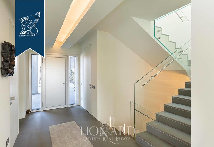 Image No.28-8 Bed Villa for sale