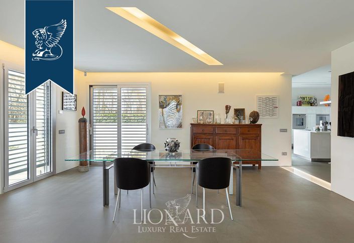 Image No.30-8 Bed Villa for sale