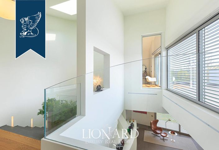 Image No.32-8 Bed Villa for sale