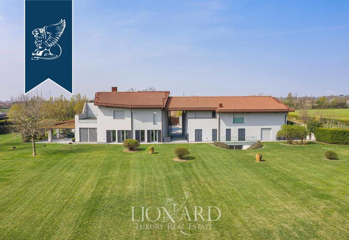 Image No.48-8 Bed Villa for sale