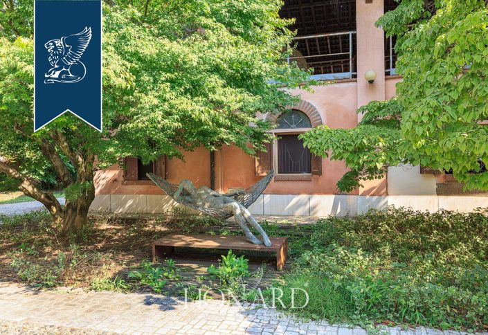 Image No.14-4 Bed Farmhouse for sale