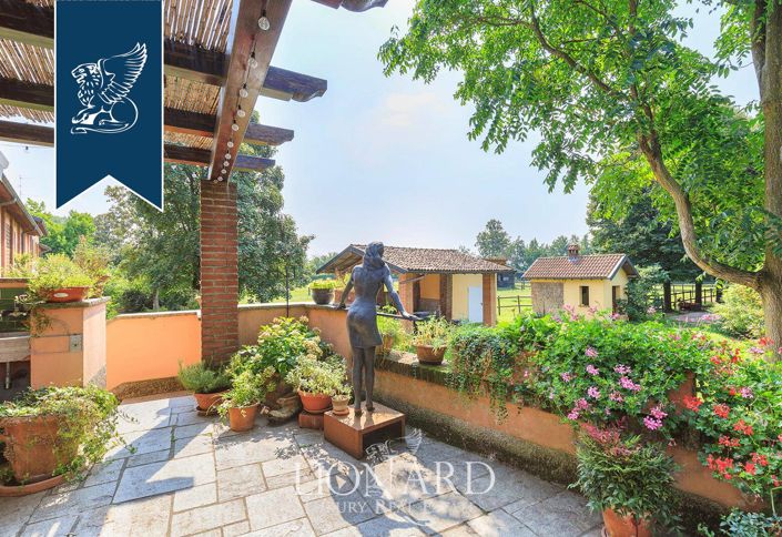 Image No.20-4 Bed Farmhouse for sale