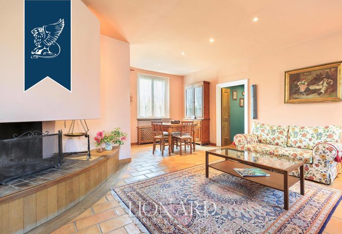 Image No.25-4 Bed Farmhouse for sale