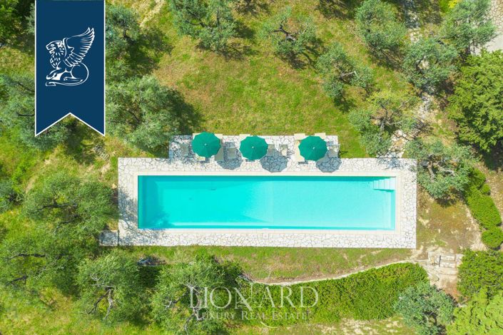 Image No.6-9 Bed Farmhouse for sale