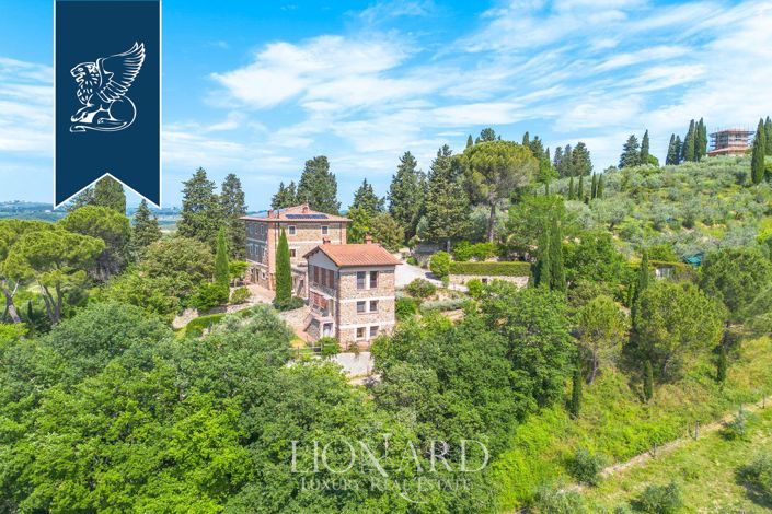 Image No.8-9 Bed Farmhouse for sale