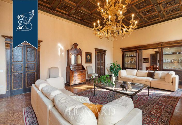 Image No.10-10 Bed Villa for sale