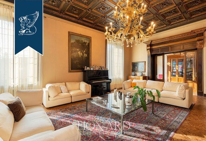 Image No.11-10 Bed Villa for sale