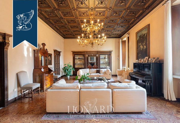 Image No.12-10 Bed Villa for sale