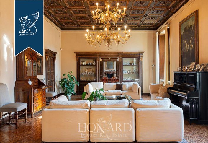 Image No.13-10 Bed Villa for sale