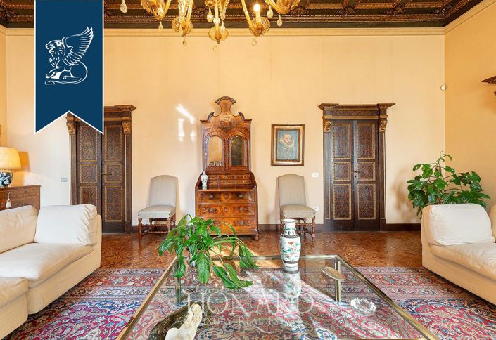 Image No.16-10 Bed Villa for sale