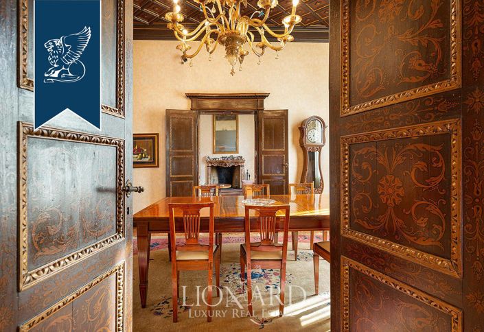 Image No.17-10 Bed Villa for sale