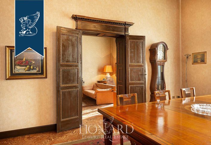 Image No.18-10 Bed Villa for sale