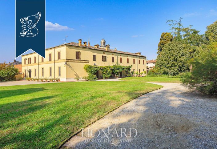 Image No.2-10 Bed Villa for sale