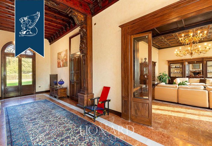 Image No.6-10 Bed Villa for sale