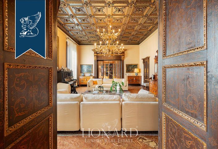 Image No.7-10 Bed Villa for sale