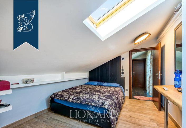 Image No.10-5 Bed Villa for sale