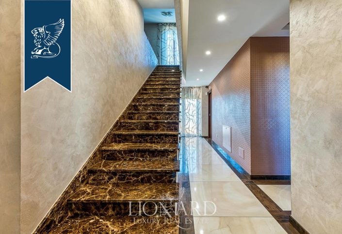 Image No.9-5 Bed Villa for sale