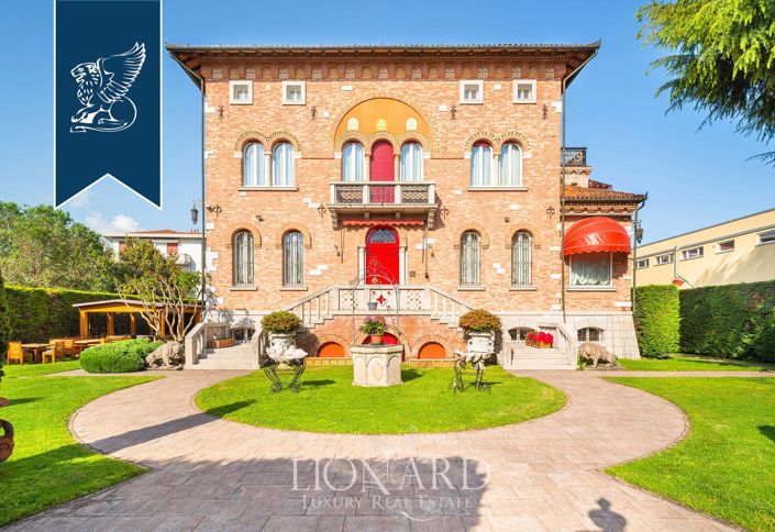 Image No.1-7 Bed Villa for sale