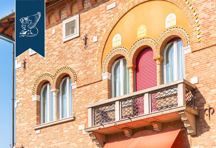 Image No.5-7 Bed Villa for sale