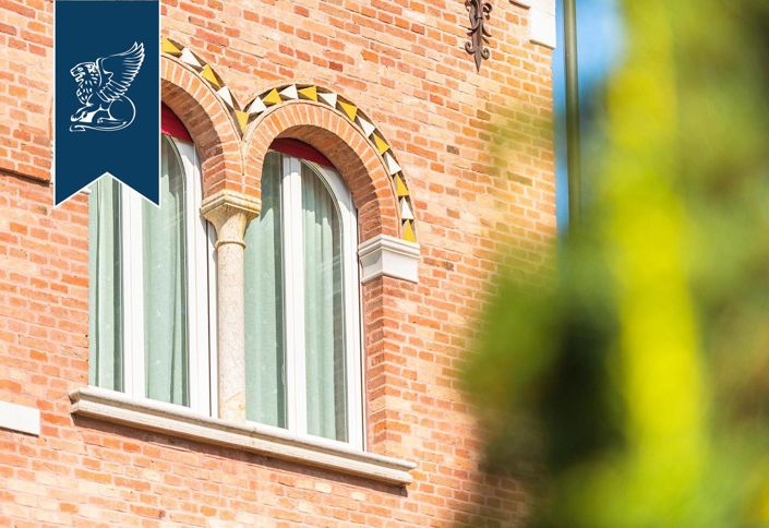 Image No.6-7 Bed Villa for sale