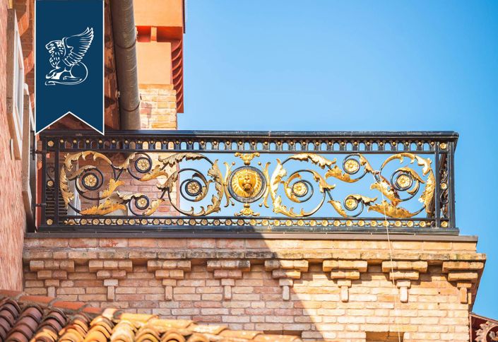 Image No.9-7 Bed Villa for sale