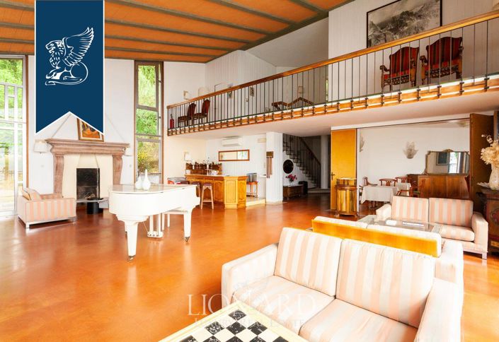 Image No.13-17 Bed Villa for sale