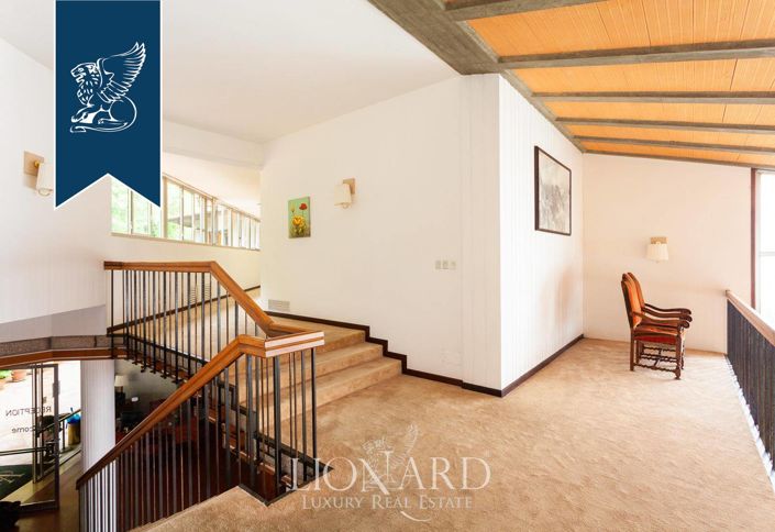 Image No.17-17 Bed Villa for sale