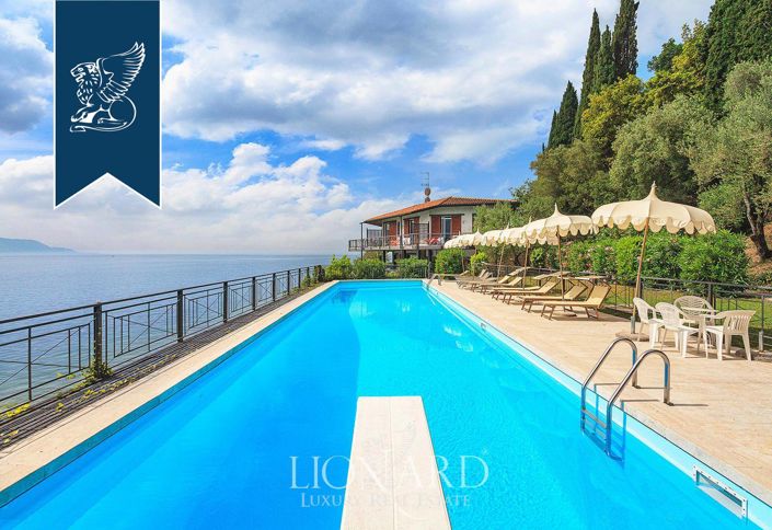 Image No.7-17 Bed Villa for sale