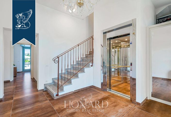 Image No.13-17 Bed Villa for sale