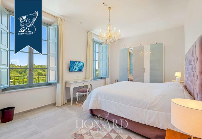 Image No.15-17 Bed Villa for sale