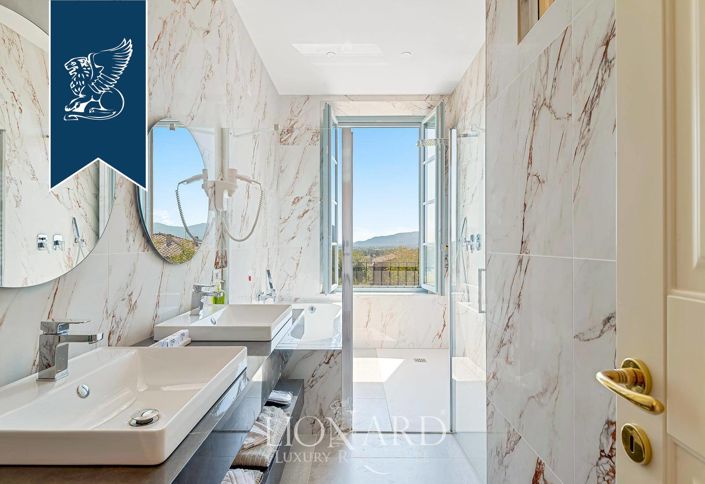 Image No.18-17 Bed Villa for sale