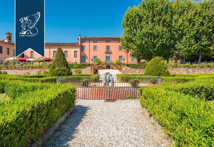 Image No.7-17 Bed Villa for sale