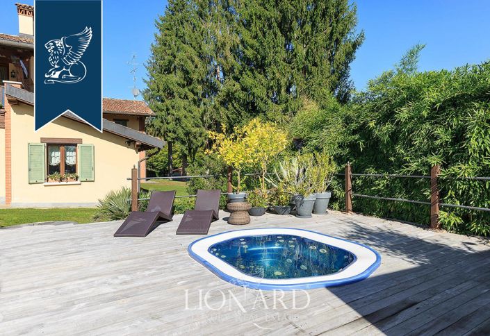 Image No.11-8 Bed Villa for sale