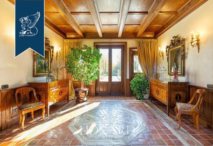 Image No.35-8 Bed Villa for sale