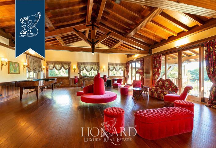 Image No.54-8 Bed Villa for sale