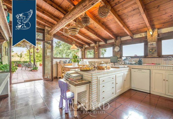 Image No.10-5 Bed Country House for sale