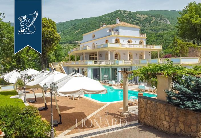 Image No.2-6 Bed Villa for sale