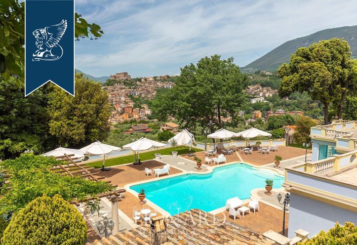 Image No.8-6 Bed Villa for sale