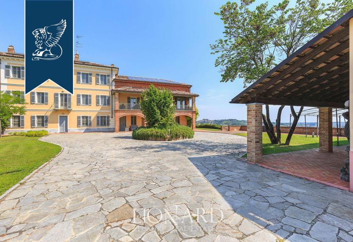 Image No.12-24 Bed Hotel for sale