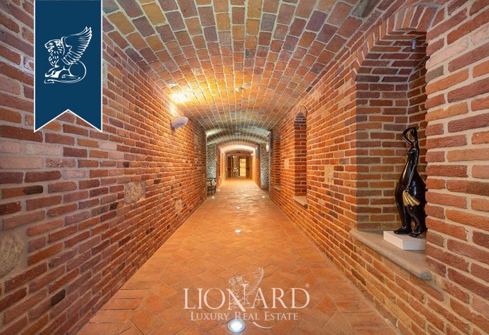 Image No.45-24 Bed Hotel for sale