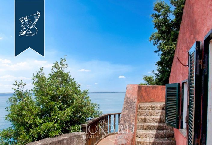 Image No.12-10 Bed Villa for sale