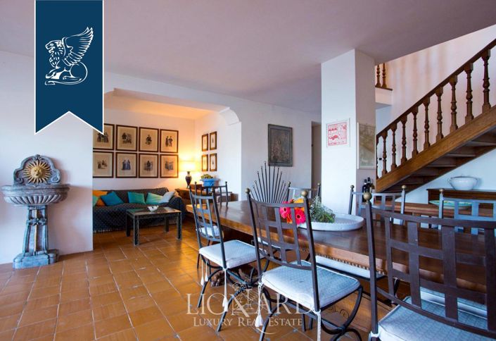 Image No.18-10 Bed Villa for sale