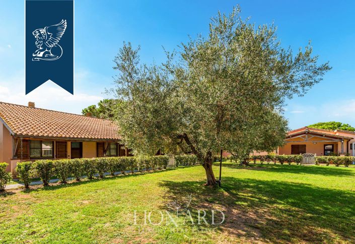 Image No.15-10 Bed Farmhouse for sale