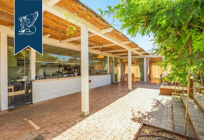 Image No.20-10 Bed Farmhouse for sale