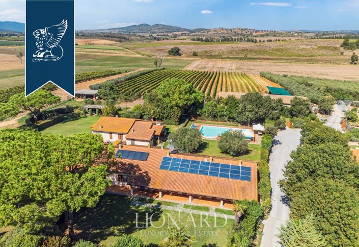 Image No.4-10 Bed Farmhouse for sale