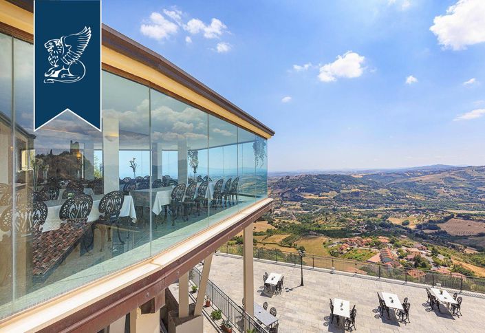 Image No.11-20 Bed Property for sale